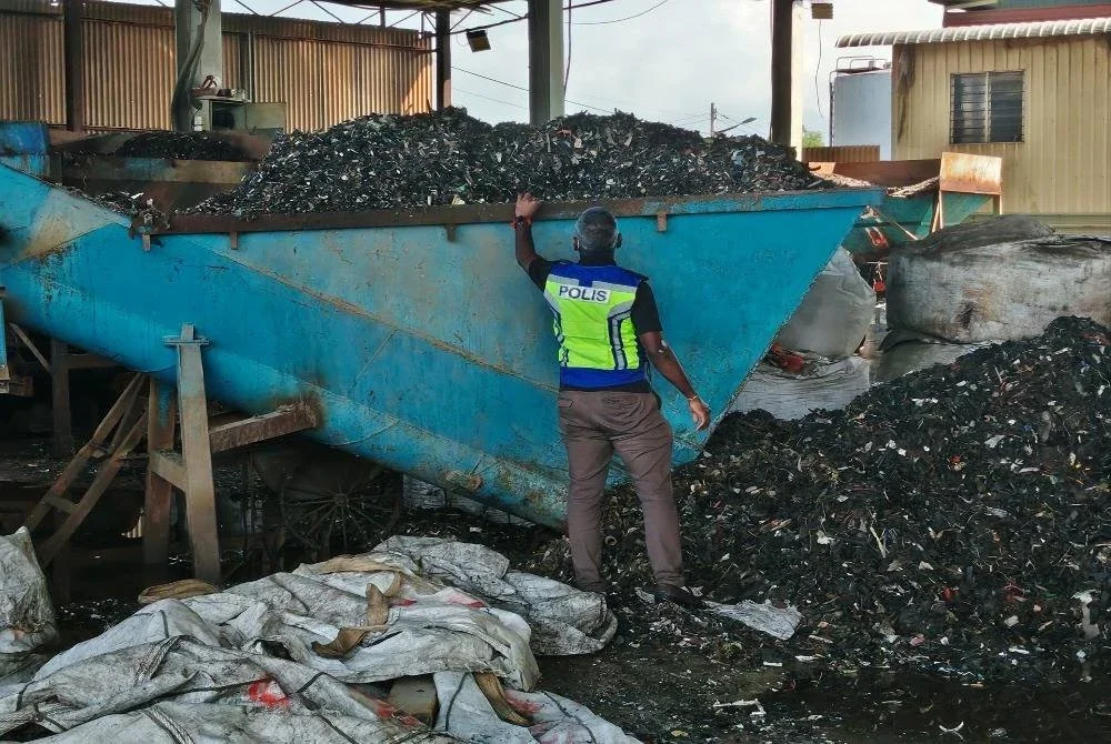 Premis berkenaan juga dikesan cuba menjalankan pemprosesan e-waste dengan berselindung disebalik lesen perniagaan biasa yang dikeluarkan pihak berkuasa tempatan (PBT).