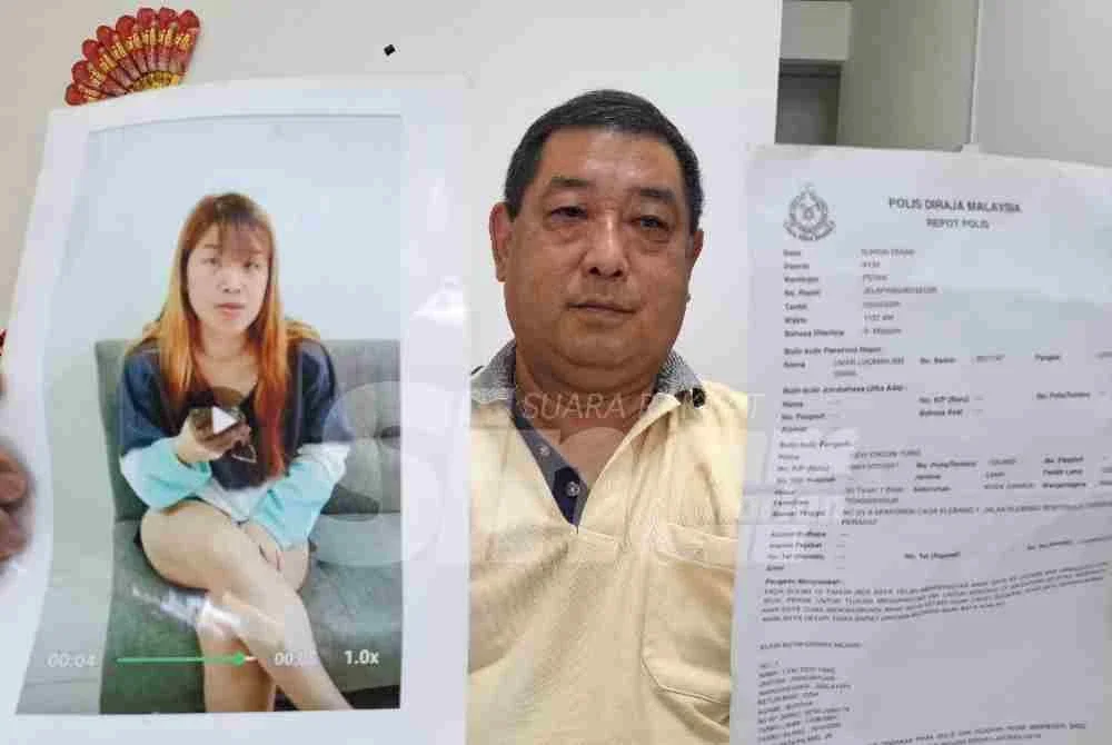 Choon Yong menunjukkan gambar anak perempuannya yang gagal dihubungi sejak beberapa bulan lalu.