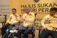 Khairudin (tengah) ketika sidang media selepas Majlis Penyerahan Bendera Negeri Perak Belang Tarung Tiga Warna Kontinjen SUKMA dan Para SUKMA Negeri Perak 2026 di Stadium Indera Mulia, pada Rabu.