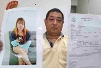 Choon Yong menunjukkan gambar anak perempuannya yang gagal dihubungi sejak beberapa bulan lalu.