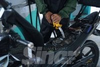Harga petrol dan diesel tanpa subsidi turun 5 sen seliter mulai Khamis. 