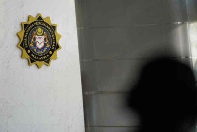 Ketua Pesuruhjaya SPRM mengesahkan penahanan tersebut dan berkata, kes disiasat di bawah Seksyen 23 Akta SPRM 2009. Foto hiasan 