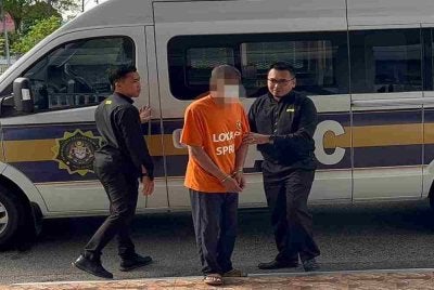 Seorang anggota penjara direman untuk siasatan kes meminta dan menerima rasuah RM3,000. Foto: SPRM