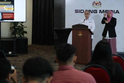 Fahmi ketika sidang media mingguan Kabinet di Menara Komunikasi pada Rabu. Foto Bernama 