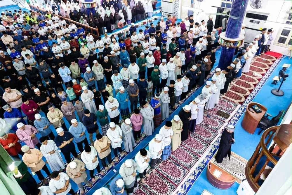Johor melaksanakan Program Semarak Maghrib dan Isyak di seluruh negeri bermula Selasa sebagai usaha menyemarakkan solat berjemaah dalam kalangan umat Islam.
