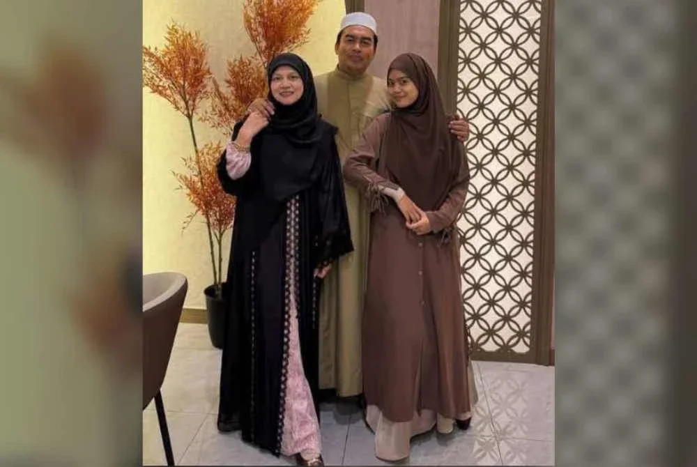 Ahmad Fadzli bersama isteri dan Nur Ilham Sofi. - Foto: Media sosial