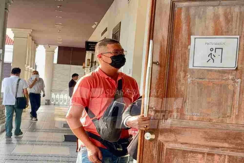 Joon Hong hadir ke mahkamah untuk dibacakan pertuduhan ke atasnya.