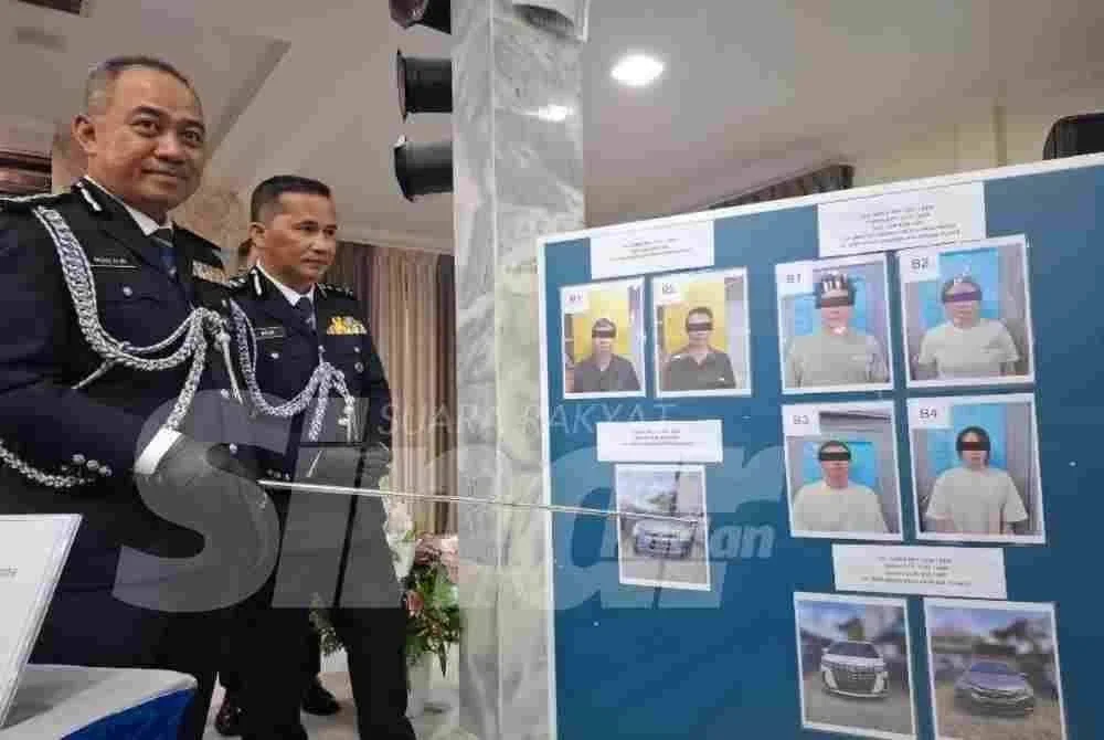 Mohd Alwi (kiri) menunjukkan sitaan kereta dan tangkapan suspek hasil empat siri serbuan di sekitar Ipoh dan Tapah.