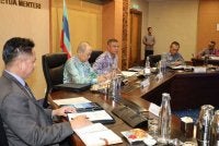 Hajiji dan Saifuddin mempengerusikan bersama mesyuarat Jawatankuasa Bersama ESSZone di Menara Kinabalu, Kota Kinabalu pada Khamis. 