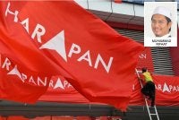 Pemimpin PH memberi alasan faktor kekalahan besar mereka berpunca daripada naratif politik agama, identiti dan perkauman yang dimainkan oleh PN dan BN. 