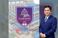 Mohd Afandi (kanan) berkata, tawaran berkenaan terbuka kepada pelajar lepasan SPM, STPM, diploma, matrikulasi, STAM, asasi dan kelayakan setaraf yang ingin melanjutkan pengajian ke peringkat lebih tinggi.