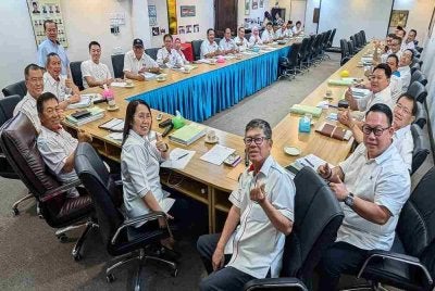 Joachim (kanan depan), Julita (tengah depan) semasa menghadiri mesyuarat Biro Politik dan Majlis Tertinggi PBS, di Kota Kinabalu.