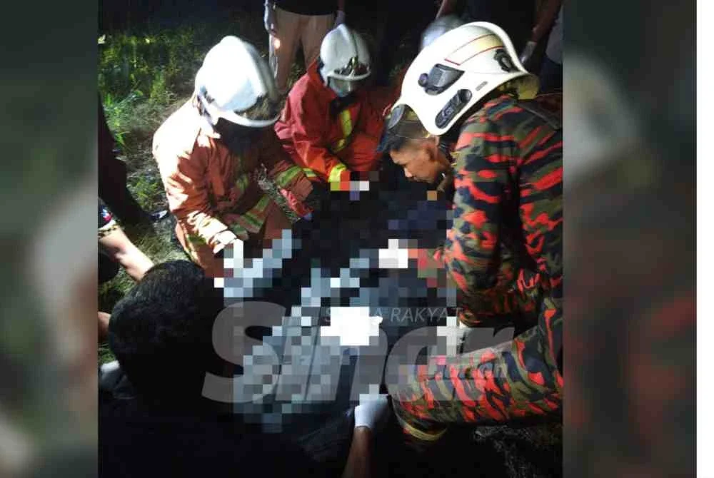 Akibat kejadian itu menyebabkan arus elektrik mengalir ke galah besi dan merenjatkan ketiga-tiga mangsa.