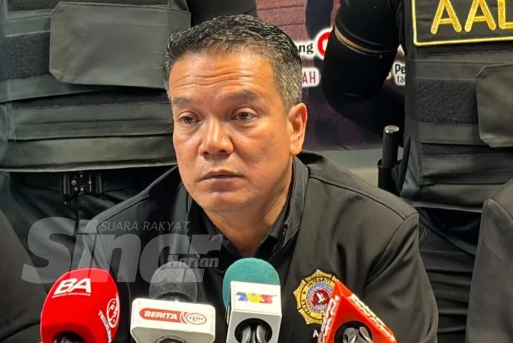 Mahadzir pada sidang akhbar di pejabat AADK Pahang di Indera Mahkota di sini pada Jumaat. Foto SINAR HARIAN/NORAWAZNI YUSOF