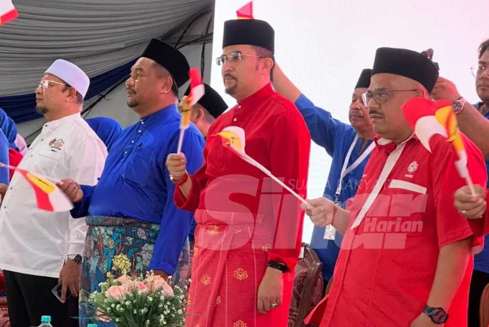 Dr Asyraf Wajdi merasmikan Mesyuarat Perwakilan UMNO Bahagian Tanah Merah 2026 di Dataran Mahsuri di sini pada Jumaat. Foto SINAR HARIAN/ADILA SHARINNI WAHID