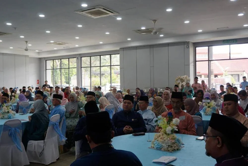 SEBAHAGIAN daripada tetamu jemputan yang hadir dalam Majlis Peluncuran Waqaf Taqwa Berhad.