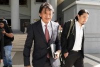 Peguam, Datuk Amer Hamzah Arshad (kiri) mewakili Ismail Sabri.
