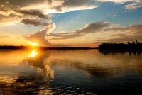 Kejadian berlaku di sebatang sungai di negara berkenaan. 