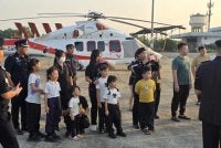 Suasana sebak sebaik jenazah Koperal Chiu Teck Siong mendiang tiba di Lapangan Terbang Sibu, Sarawak.