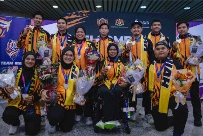 Kontinjen negara yang mengharumkan nama Malaysia di Sukan Komanwel Glasgow 2026 selamat tiba di Lapangan Terbang Antarabangsa Kuala Lumpur (KLIA) pada Selasa. Foto Bernama 