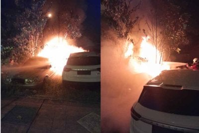 Empat buah kereta yang diparkir di kawasan semak berhampiran lampu isyarat Jalan Sungai Pinang, Jelutong terbakar. 