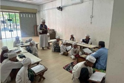 Pelajar yang menuntut ilmu agama di Darul Ulum Al Mahfuz. FOTO: Darul Ulum Al Mahfuz.