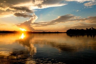 Kejadian berlaku di sebatang sungai di negara berkenaan. 