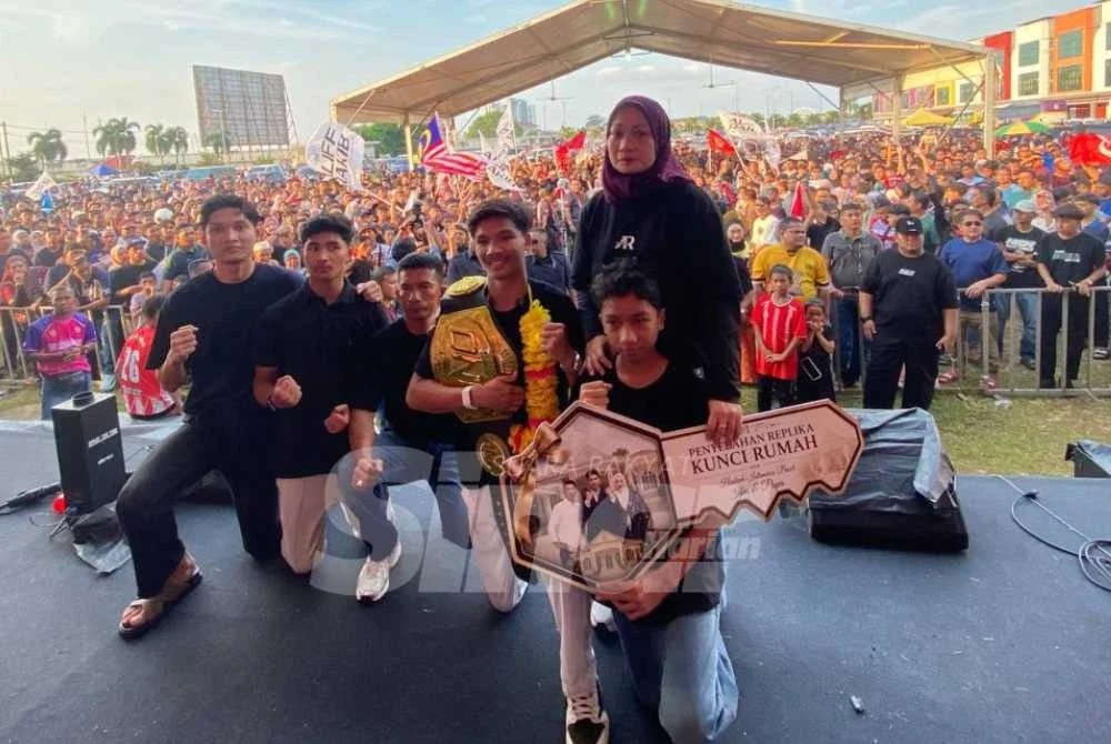 Aliff Rakib mengumumkan akan bertarung dengan Prajanchai PongSuphan PK pada Oktober ini pada Majlis Sambutan Wira Kelantan di Lembah Sireh, Kota Bharu pada Sabtu. Foto SINAR HARIAN/HAZELEN LIANA KAMARUDIN