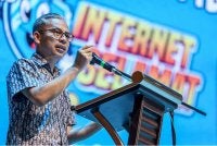 Fahmi menyampaikan ucapan Konvensyen PIBG Internet Selamat 2026 Peringkat Wilayah Persekutuan Kuala Lumpur di Imbi Convention Hall, Cheras hari ini. Foto: Bernama

