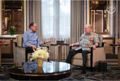 Sultan Ibrahim berkenan menerima mengadap Anwar Ibrahim di Istana Negara - Foto: FB Sultan Ibrahim