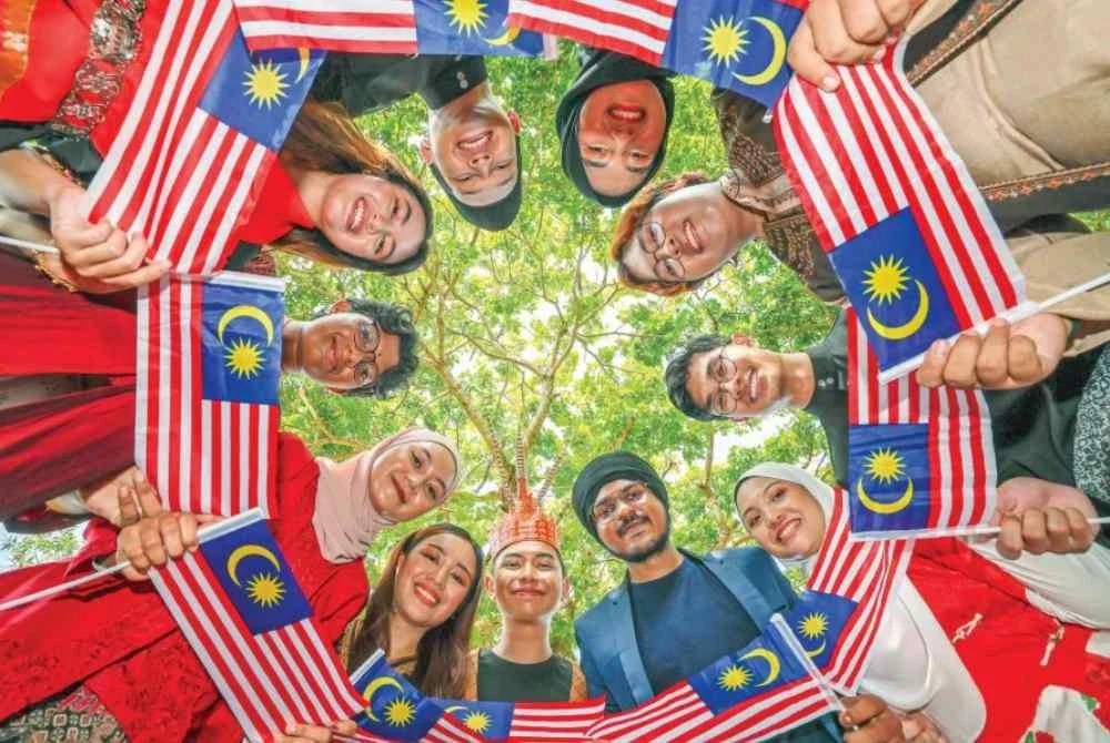 Malaysia ialah negara majmuk yang mempunyai sejarah pembentukan politik, kontrak sosial dan struktur masyarakat yang unik. - Gambar hiasan