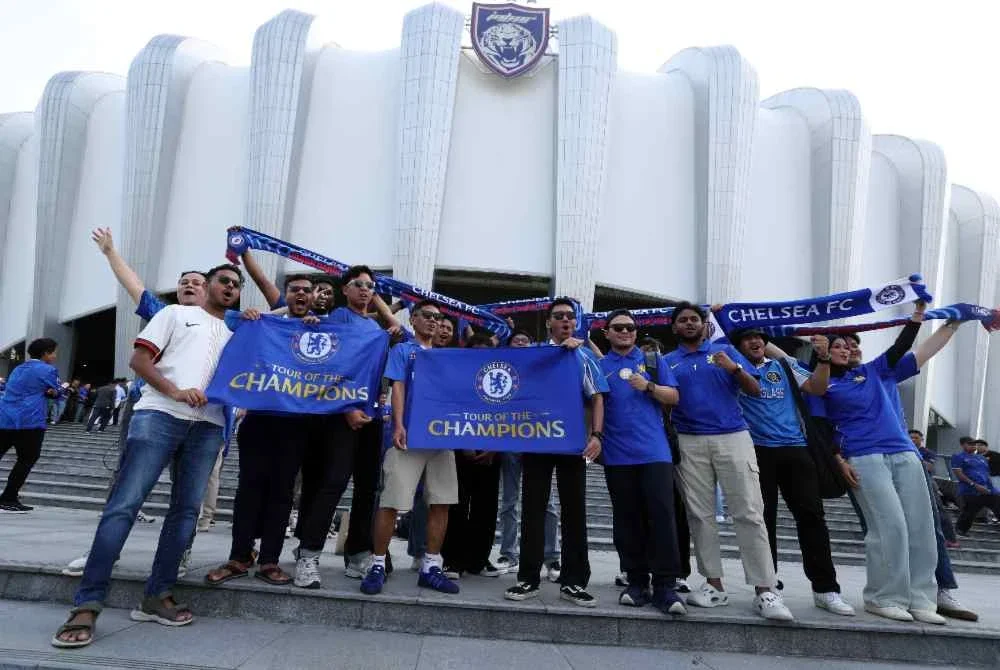 Lautan merah-biru dan The Blues satukan ribuan penyokong di SSI Lautan merah-biru dan The Blues satukan ribuan penyokong di SSI