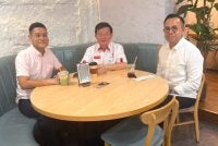 Kon Yeow ketika mengadakan pertemuan dengan Steven dan Zairil selepas mempengerusikan Mesyuarat Majlis Pimpinan PH Pulau Pinang pada Sabtu. Foto FB Chow Kon Yeow 