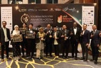 Nor Zahira (lima dari kiri) bersama wakil pemain industri pelancongan Negeri Pahang yang menerima anugerah pada Malam Anugerah Industri Pelancongan
2026 anjuran MiTDA di Petaling Jaya, Selangor pada Sabtu.