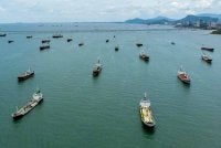 Aliran trafik di laluan maritim terpenting itu terus terjejas sejak lebih lima bulan lalu.