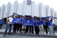 Peminat pasukan Chelsea gembira untuk menyaksikan perlawanan persahabatan antarabangsa JDT menentang Chelsea FC di Stadium Sultan Ibrahim hari ini. - Foto: Bernama