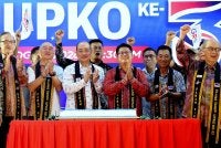 Ketua Menteri Sabah, Datuk Seri Hajiji Noor bersama Timbalan Ketua Menteri yang juga Presiden Parti UPKO Datuk Ewon Benedick pada majlis perasmian Majlis Ulang Tahun UPKO Ke-30 di Dewan Hongkod Koisaan Penampang malam tadi. Foto Bernama 