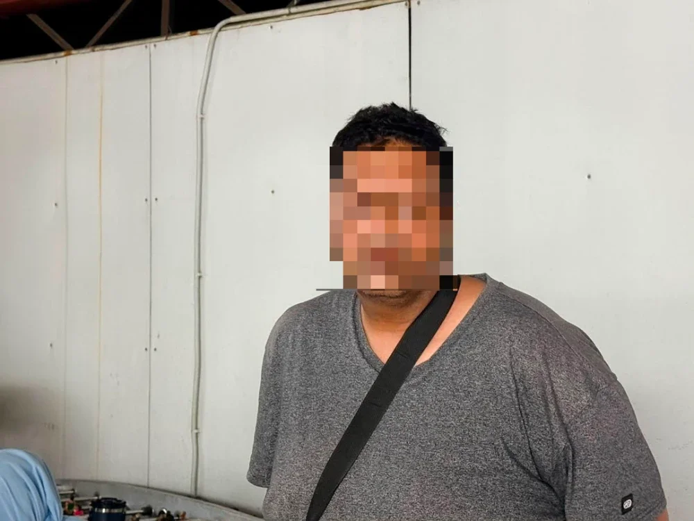 Lelaki Pakistan disyaki pemilik Toyota Hilux turut ditahan untuk siasatan. Foto: JIM