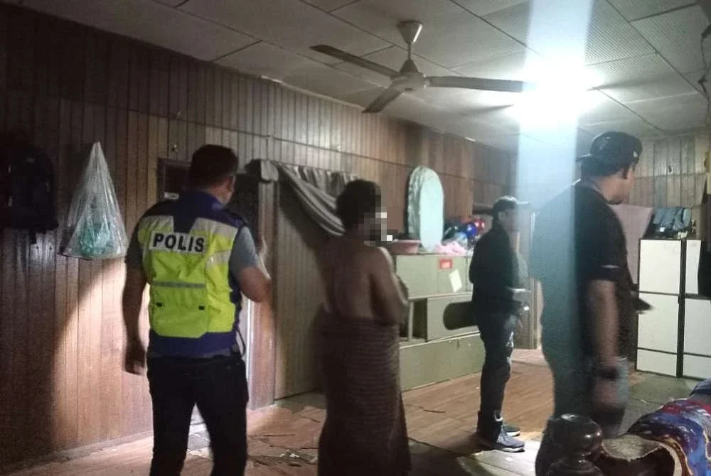 Pihak berkuasa menyerbu penempatan warga asing di Bakau Tinggi, Kemaman bagi mengesan suspek warga Rohingya yang disyaki terlibat dalam kes rogol membabitkan seorang wanita OKU.