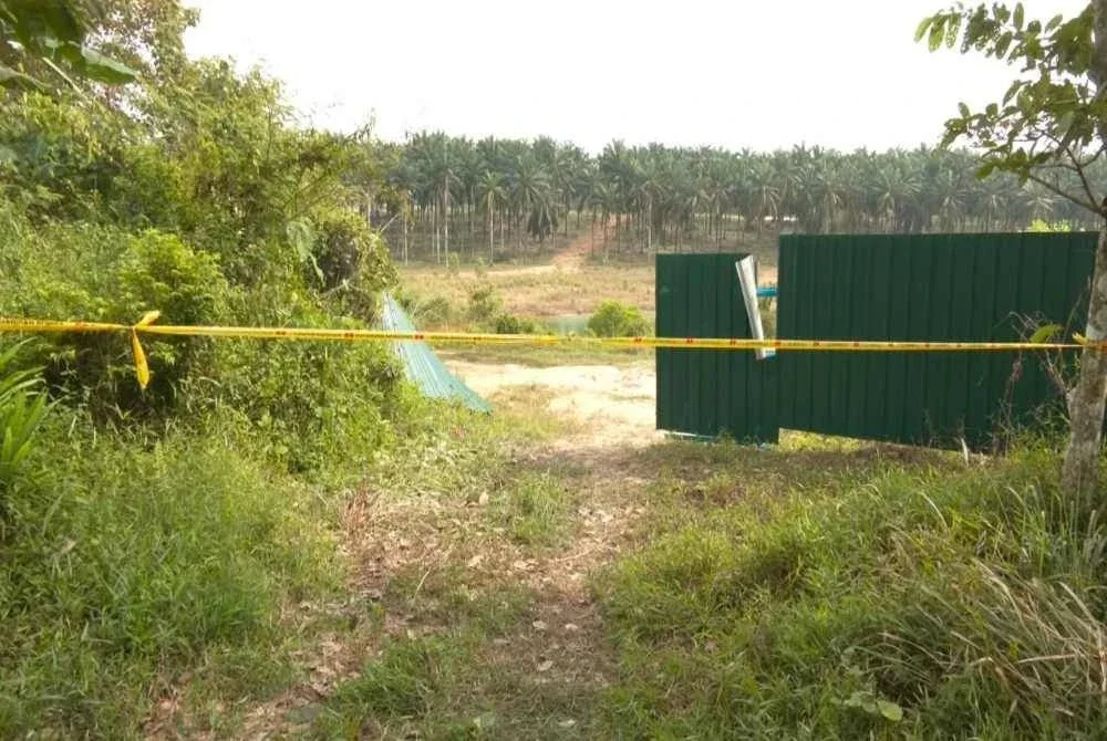  Lokasi tragedi lemas di empangan Jalan Murai 2, Taman Scientex Pasir Gudang pada pagi Isnin.