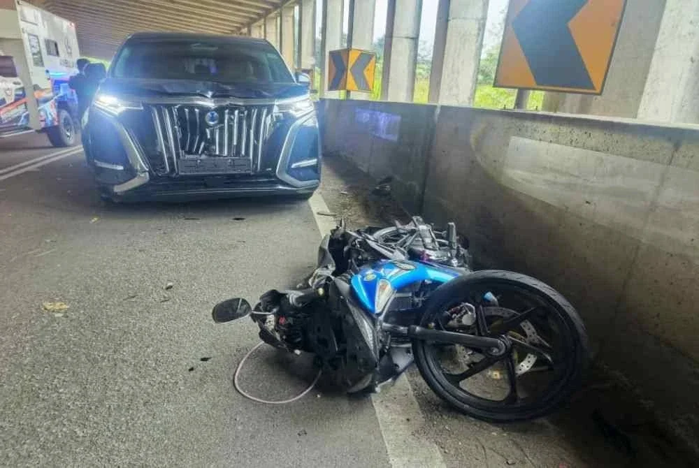 Seorang penunggang motosikal maut dalam kemalangan membabitkan sebuah kenderaan pelbagai guna (MPV) dan tiga motosikal di Jalan Keramat Pulai di sini pada Ahad.