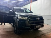 Sebuah Toyota Hilux milik warga Pakistan dirampas JIM selepas tular menggunakan logo JIM dan lampu mata arah. Foto: JIM