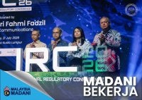Fahmi (dua dari kiri) ketika merasmikan Persidangan Kawal Selia Antarabangsa (IRC) 2026 berlangsung di sebuah hotel di Kuala Lumpur.