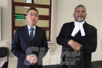 Jufazli (kiri) kekal dilepas dan dibebaskan oleh Mahkamah Tinggi Kuala Lumpur atas dua pertuduhan membuat penghantaran komunikasi jelik terhadap Ismail Sabri dan UMNO, empat tahun lalu.