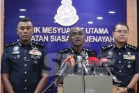 M Kumar (tengah) ketika sidang akhbar di Ibu Pejabat Polis Bukit Aman pada Isnin.