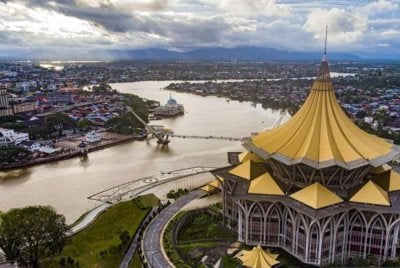 Jumlah kawasan yang merekodkan bacaan IPU pada tahap tidak sihat akibat jerebu rentas sempadan di Sarawak pada pagi ini meningkat kepada sembilan. Foto hiasan 
