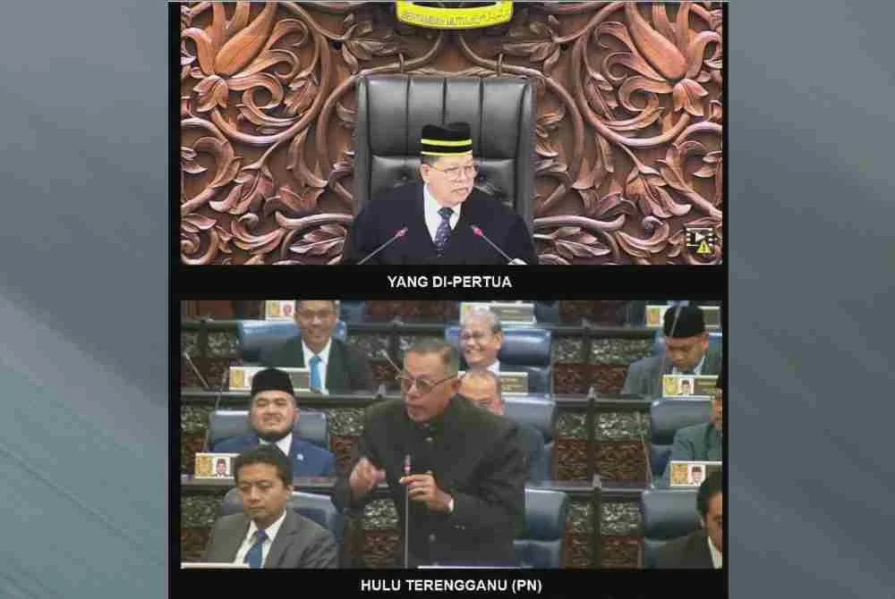 Rosol (bawah) ketika sesi Dewan Rakyat pada Selasa.
