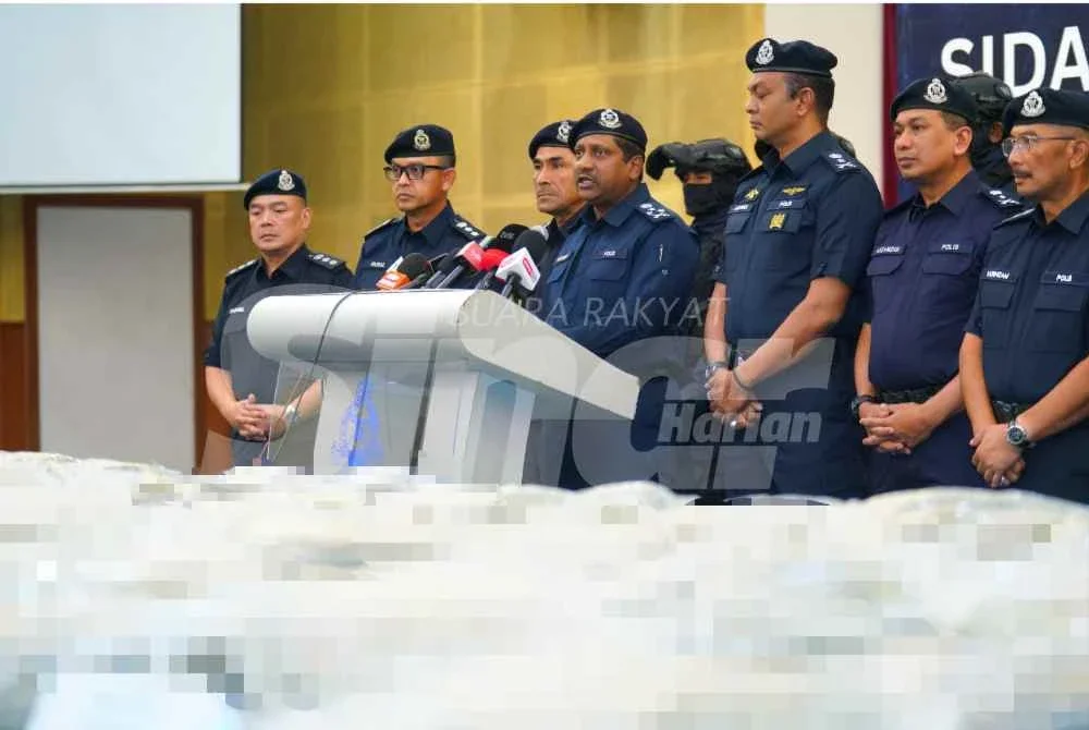Hussein ketika sidang akhbar di Ibu Pejabat Polis Kontinjen Selangor pada Selasa. Foto: MOHD HALIM ABDUL WAHID