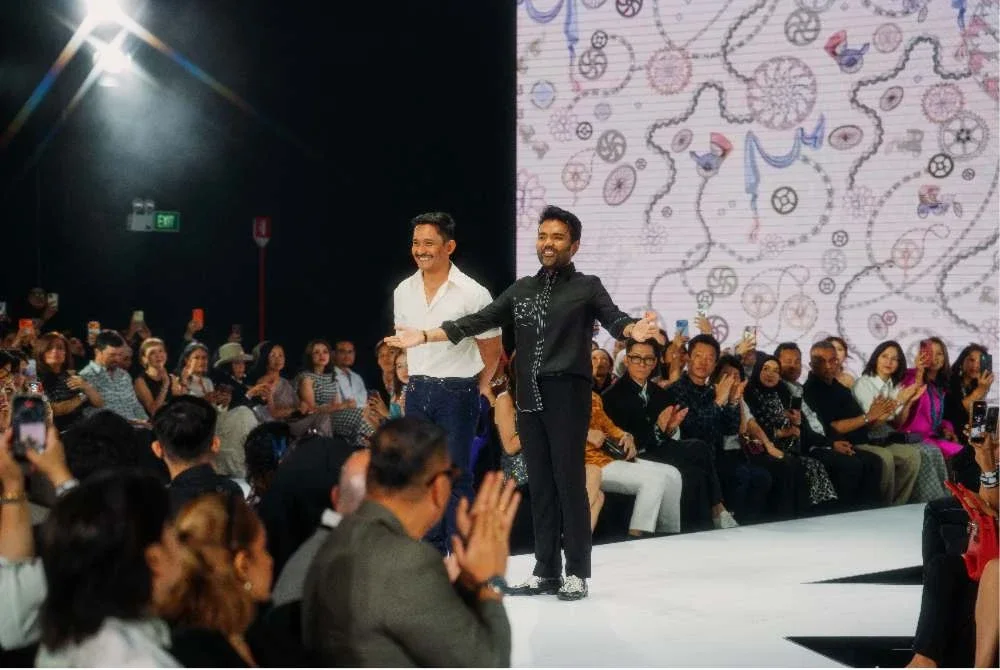 Rizman dan Ruzaini ketika pembukaan rasmi edisi ke-14 KLFW 2026 di Esplanade, Taman KLCC baru-baru ini.