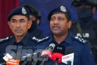 Hussein (kanan) ketika sidang akhbar di Ibu Pejabat Polis Kontinjen Selangor pada Selasa. Foto: MOHD HALIM ABDUL WAHID